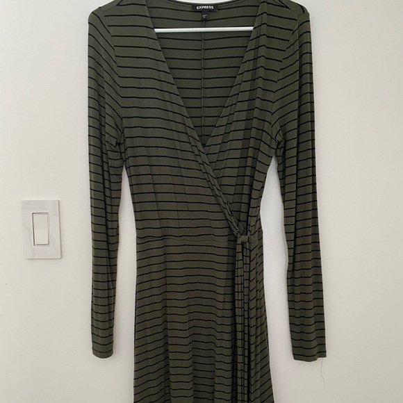 Express wrap dress - Picture 1 of 2